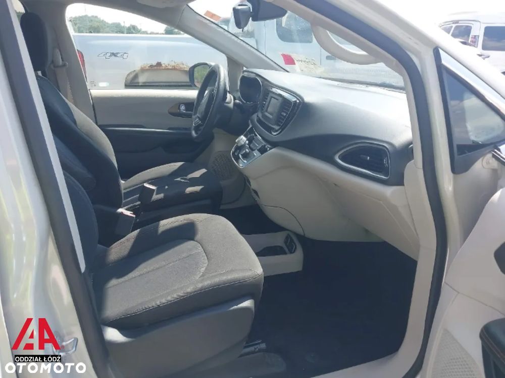 Chrysler Pacifica - 8