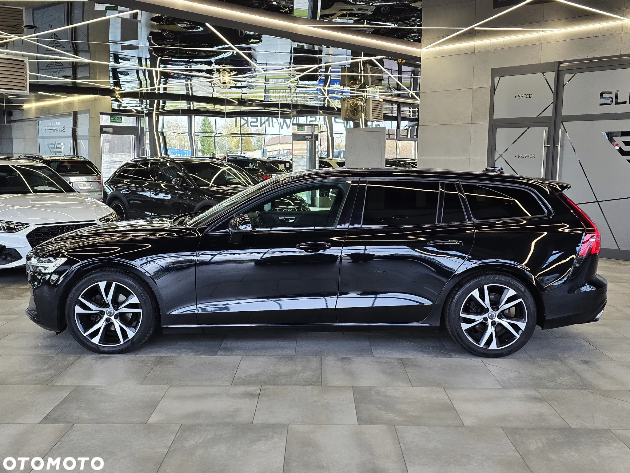 Volvo V60 D4 AWD Geartronic R-Design - 4