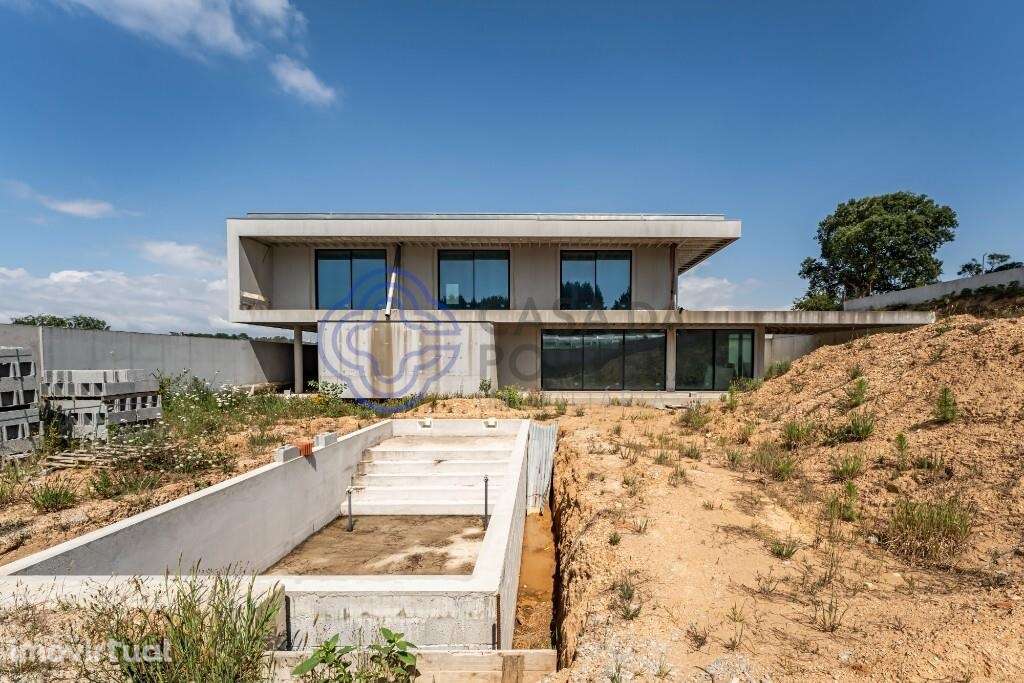 Casa de luxo, com jardins e piscina , design moderno, acabamentos  de - Grande imagem: 5/35
