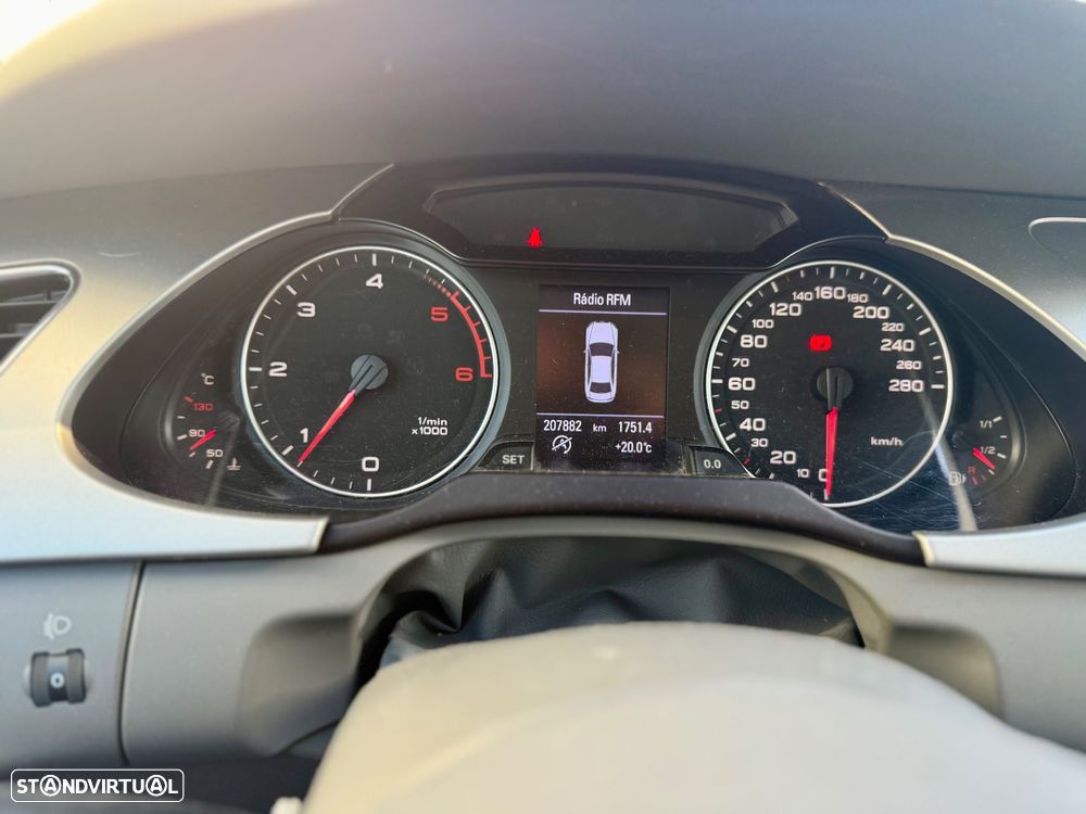 Audi A4 2.0 TDI exclusive - 12