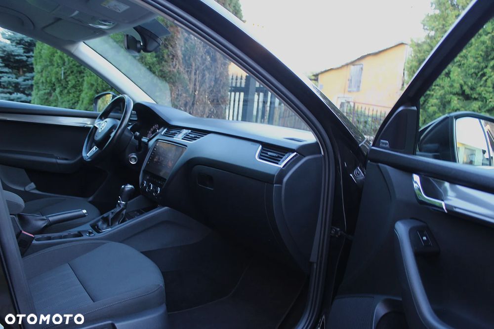 Skoda Octavia Combi 2.0 TDI DSG Style - 21