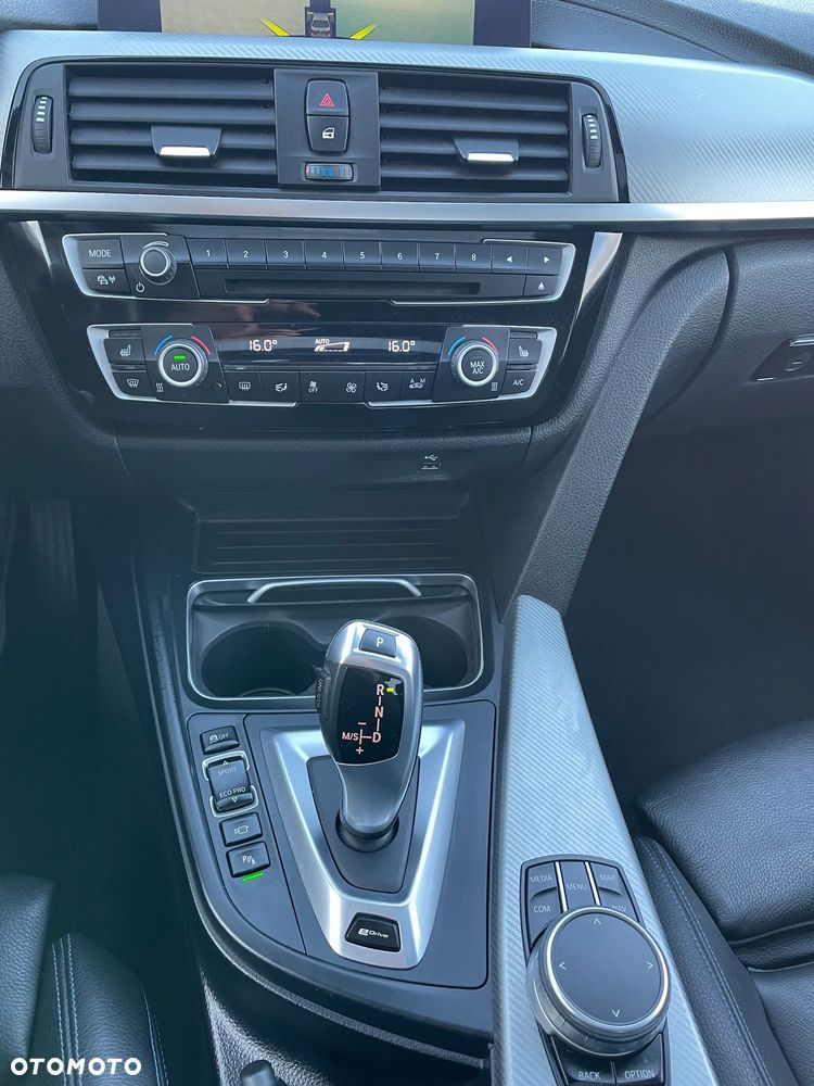 BMW Seria 3 330e iPerformance M Sport - 38