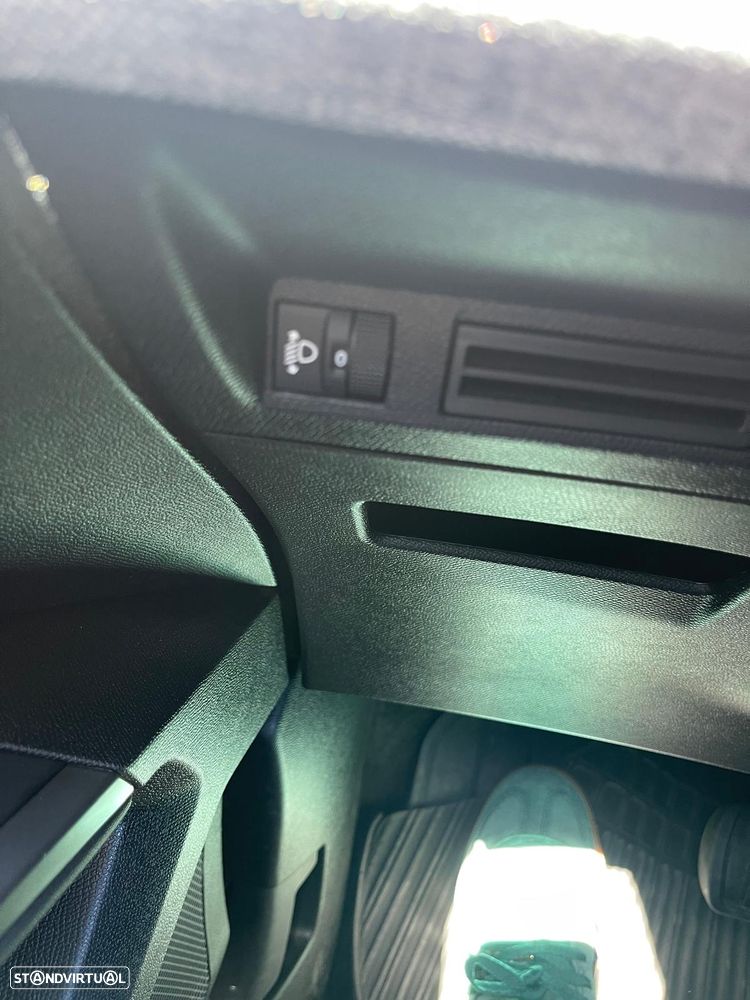 Peugeot 5008 Hybrid 145 e-DSC6 Allure - 29