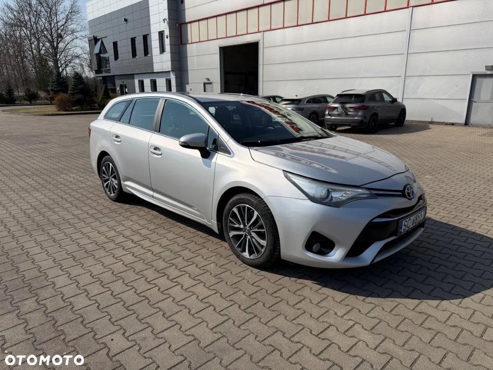Toyota Avensis 2.0 D-4D Premium - 3