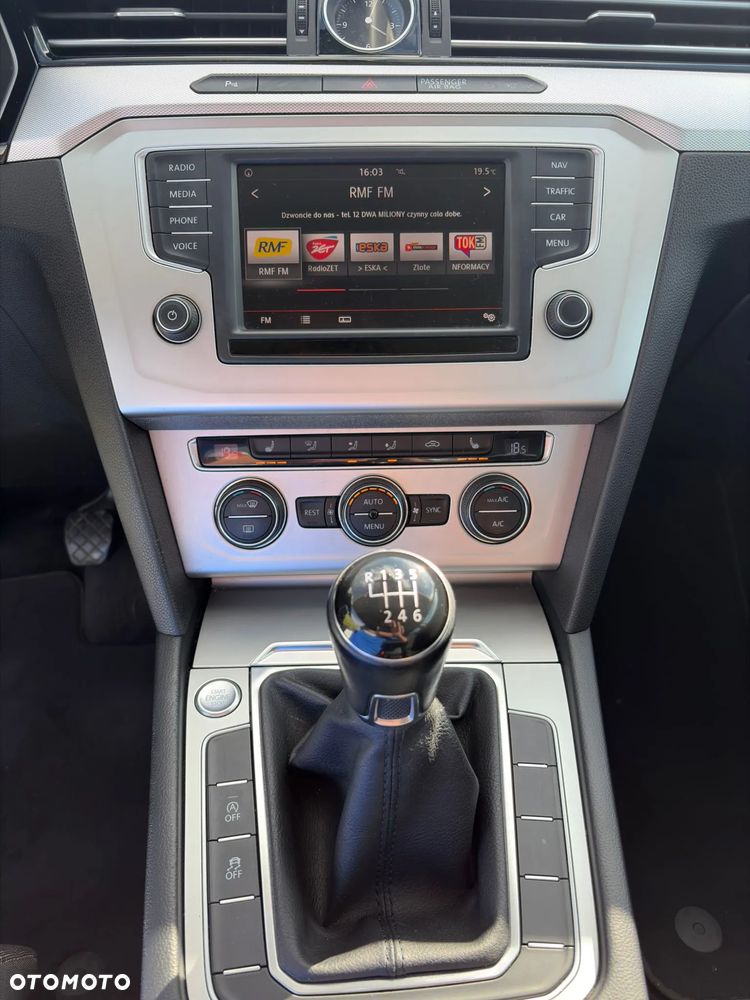 Volkswagen Passat 1.8 TSI BMT Comfortline - 24