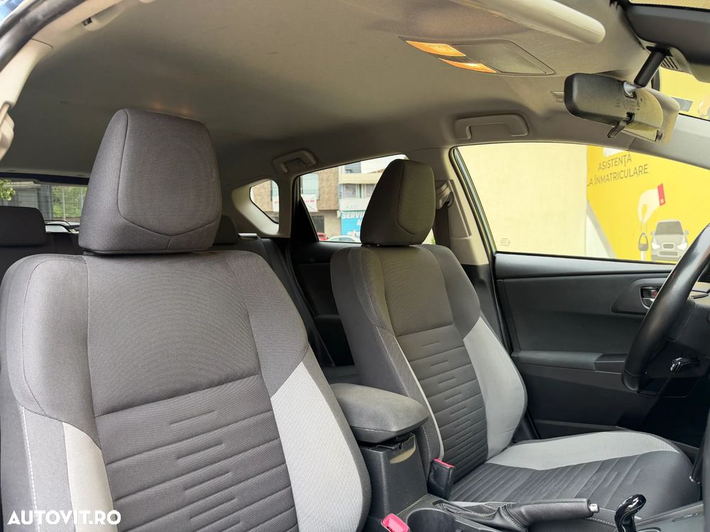 Toyota Auris 1.8 L VVT-i Sol + - 5