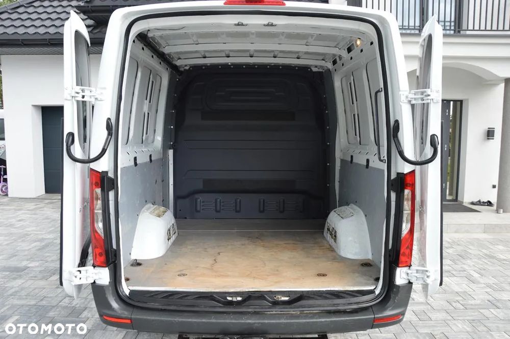Mercedes-Benz Sprinter - 28
