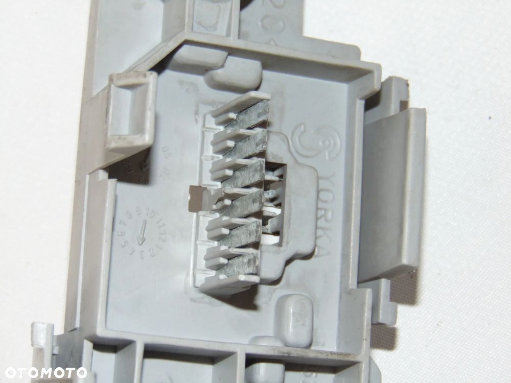 Wkład lewy prawy oprawka żarówek lampy tylnej tył lewej prawej Opel Vectra C HB hatchback liftback sedan 02-05r - 7