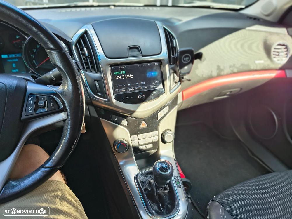 Chevrolet Cruze SW 1.7 VCDi LTZ - 17