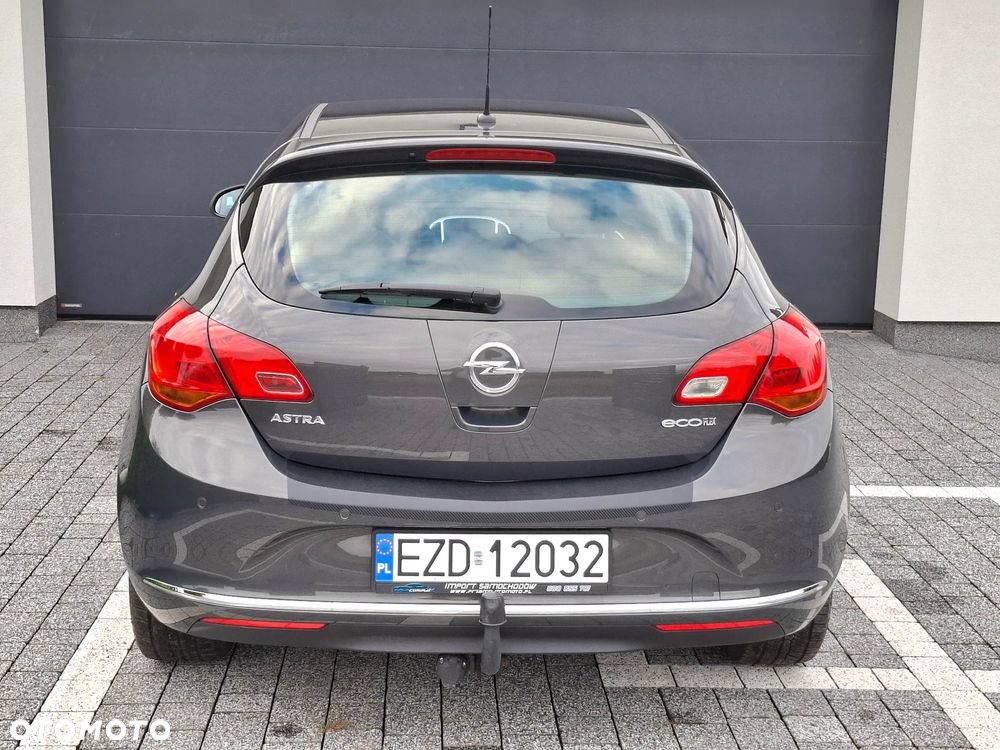 Opel Astra IV 1.4 T Cosmo - 9