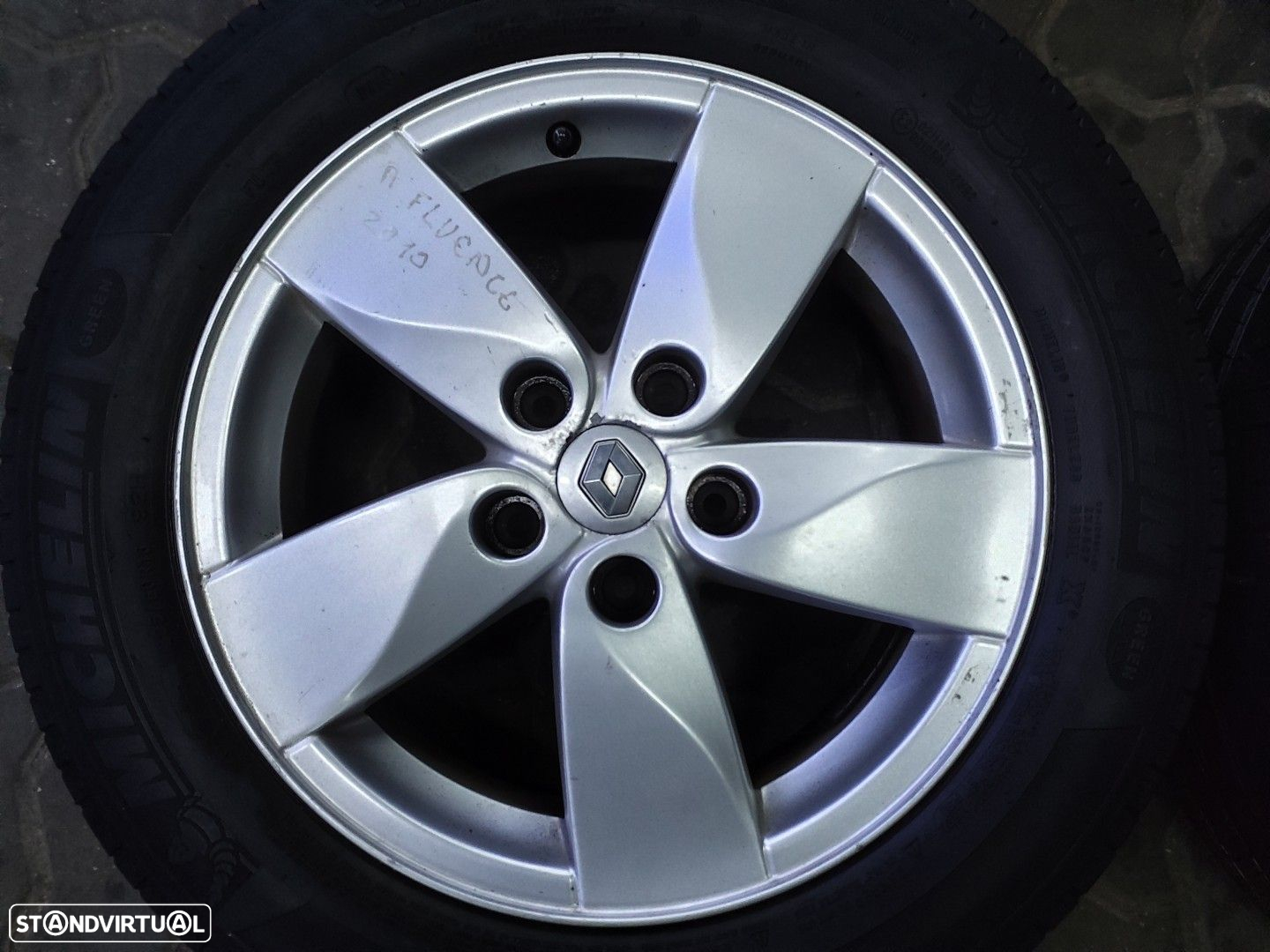Jantes RENAULT FLUENCE (L3_) R16 Furação 5x114.3 - 3