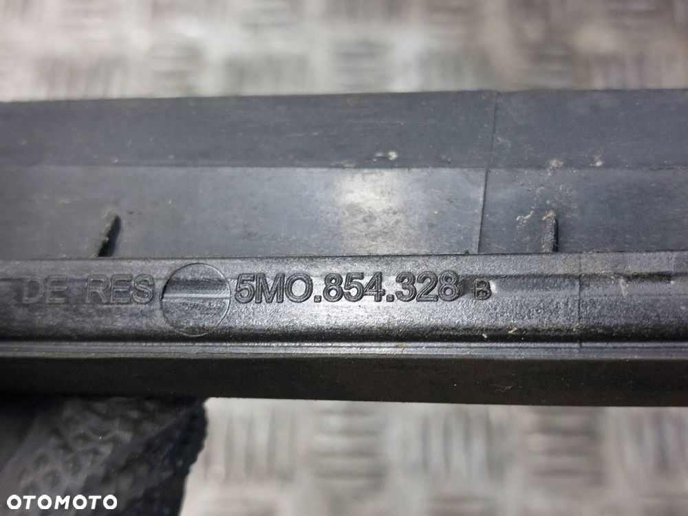 LISTWA ZGARNIAJĄCA SZYBY CZOŁOWEJ LEWA + PRAWA GOLF V PLUS 5M0854328B - 3