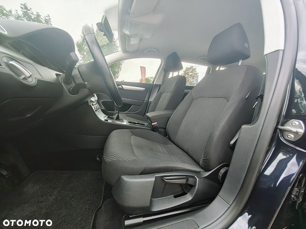 Volkswagen Passat - 27