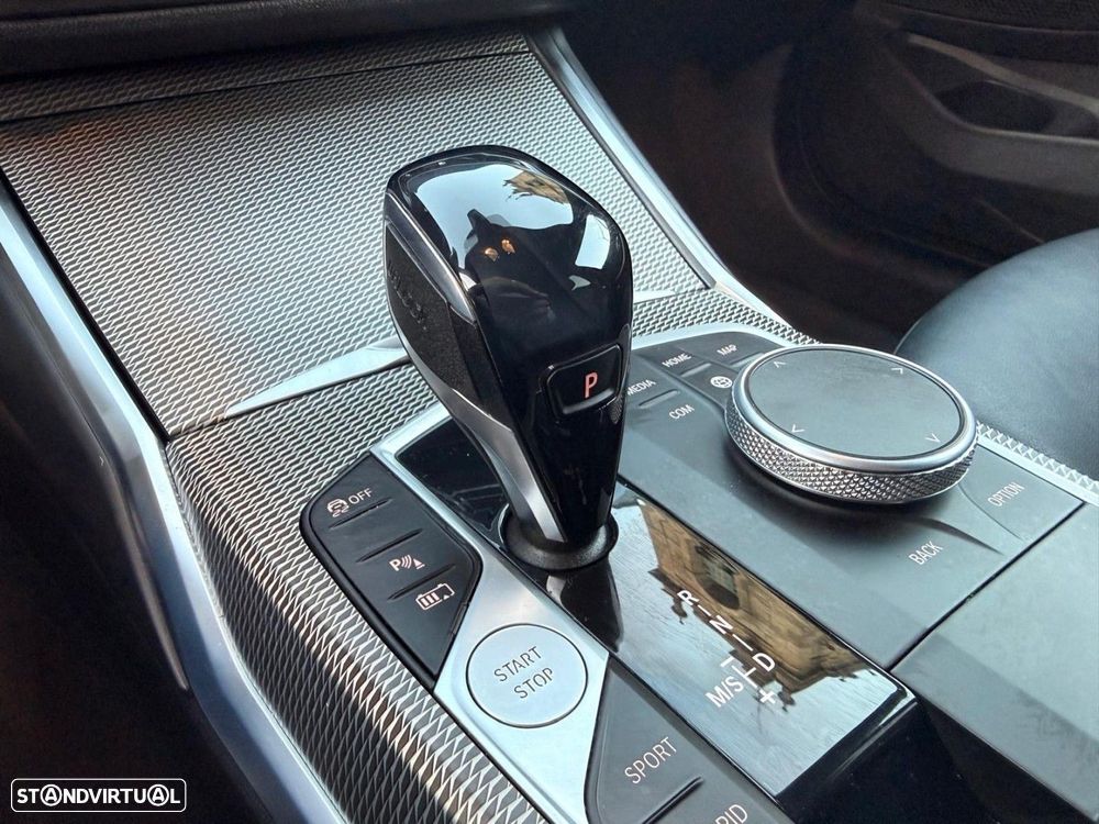 BMW 330 e Touring Pack M Auto - 32