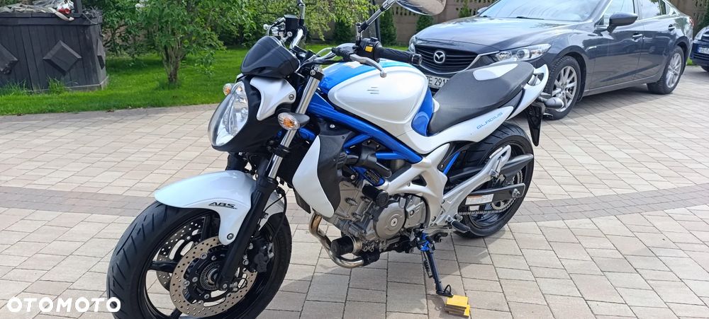 Suzuki Gladius - 9