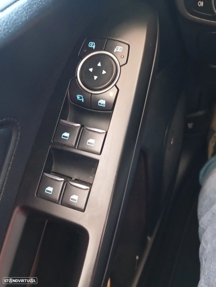 Ford Focus 1.5 TDCi ECOBlue Titanium - 8