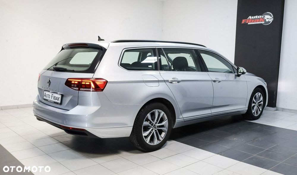 Volkswagen Passat - 12