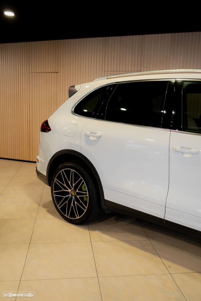 Porsche Cayenne S E-Hybrid - 11