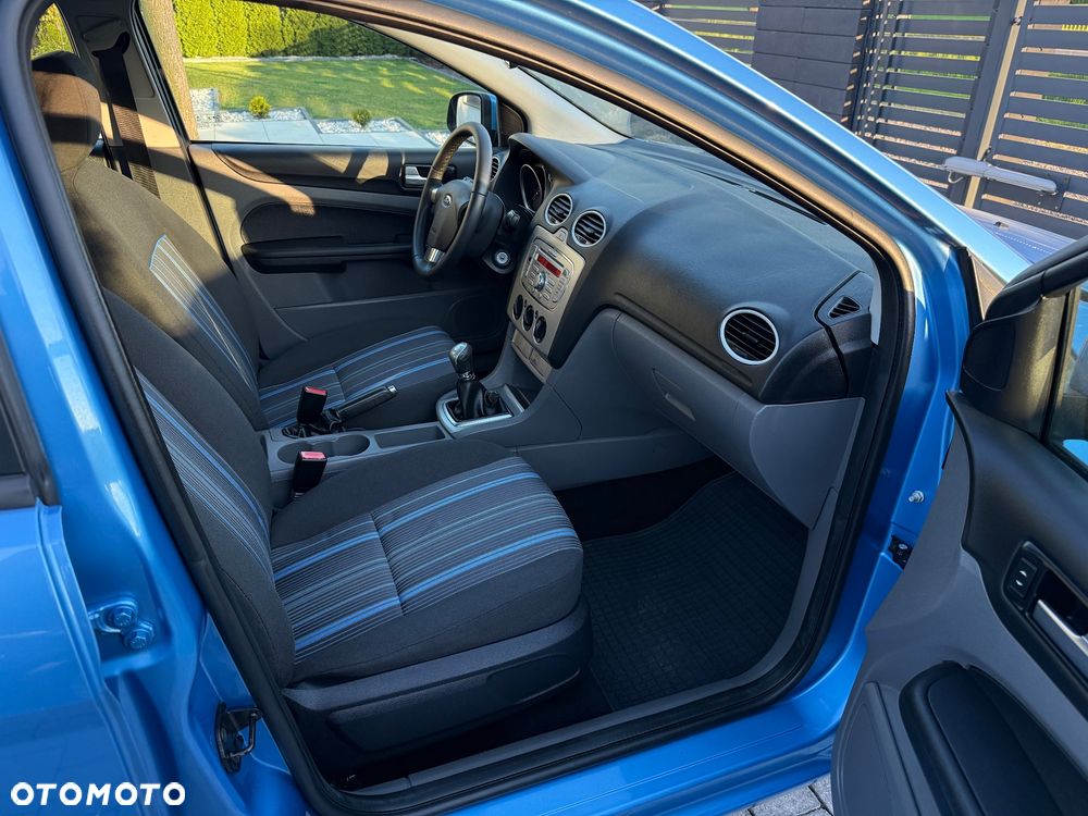 Ford Focus 1.6 16V Style - 17
