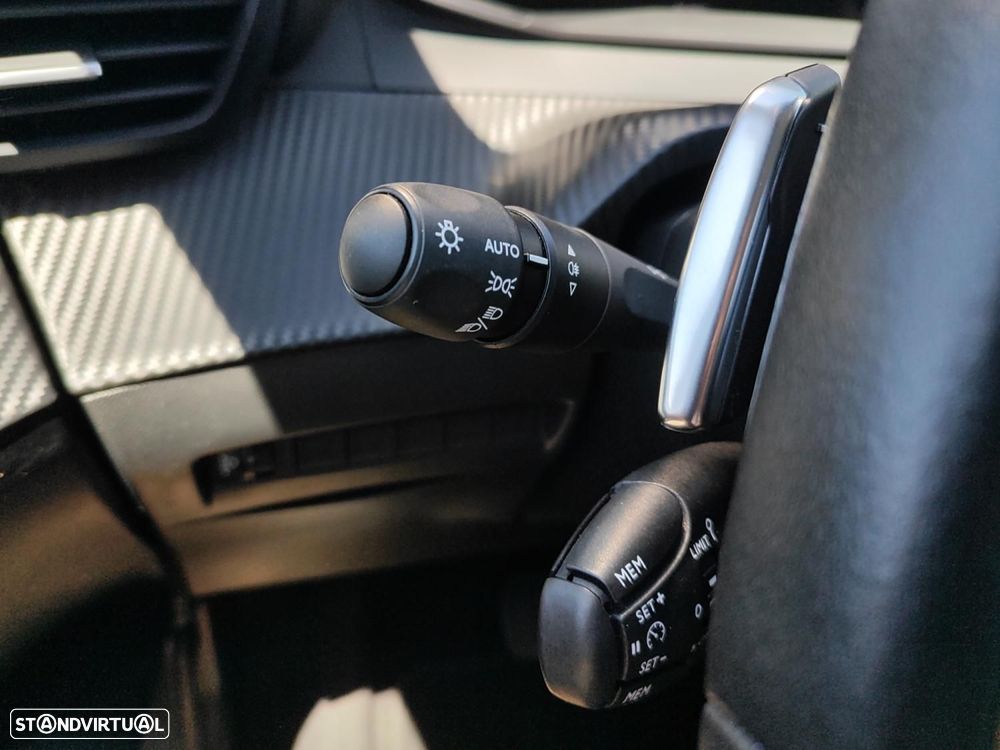 Peugeot 208 1.2 Hybrid Allure e-DCS6 - 13