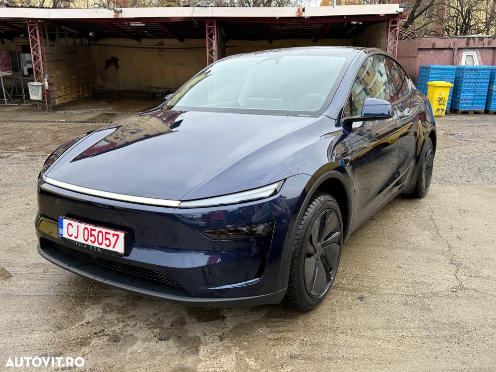 Tesla Model Y Long Range AWD Premium - 1