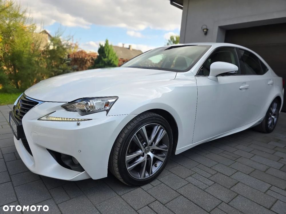 Lexus IS 300h Elegance - 10