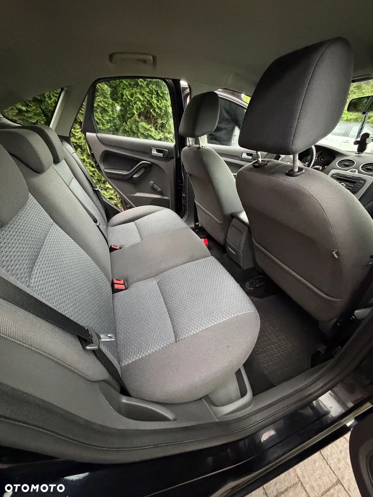 Ford Focus 1.8 FF Ghia - 17