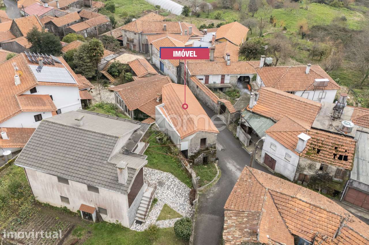 Casa de aldeia com telhado novo em Sanfins- Sever do Vouga-Aveiro. - Grande imagem: 4/31