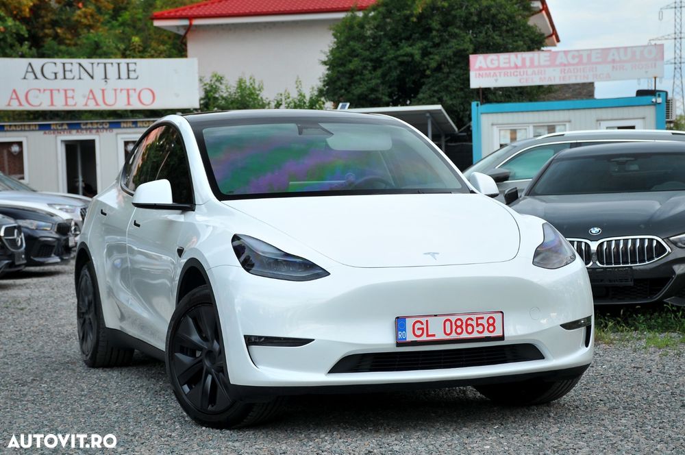 Tesla Model Y Long Range Dual Motor AWD - 1
