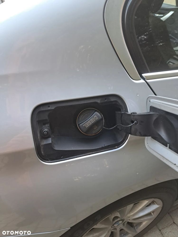 BMW Seria 3 318d - 32