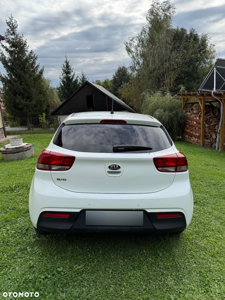Kia Rio - 4