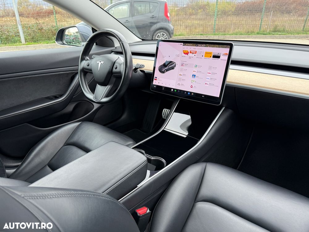 Tesla Model 3 - 9