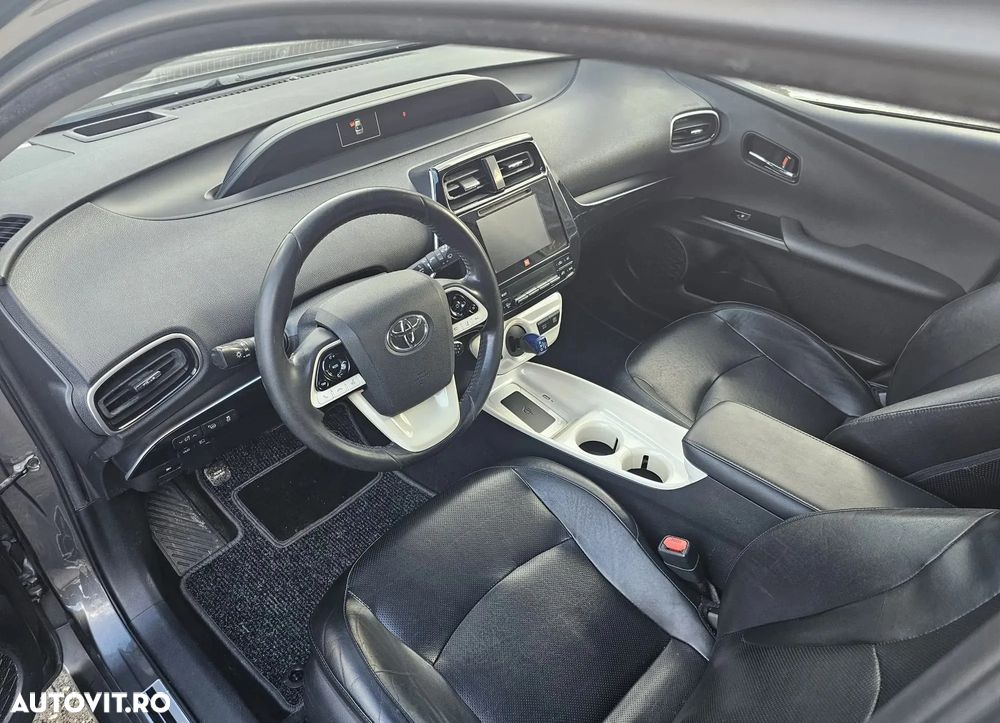 Toyota Prius Hybrid Executive - 7