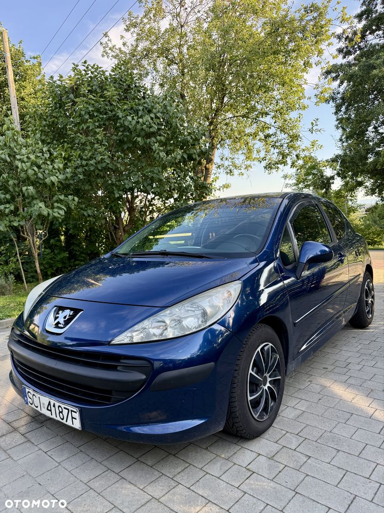 Peugeot 207 - 1