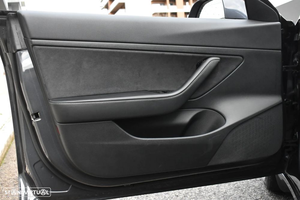 Tesla Model 3 Standard Range Plus RWD - 24