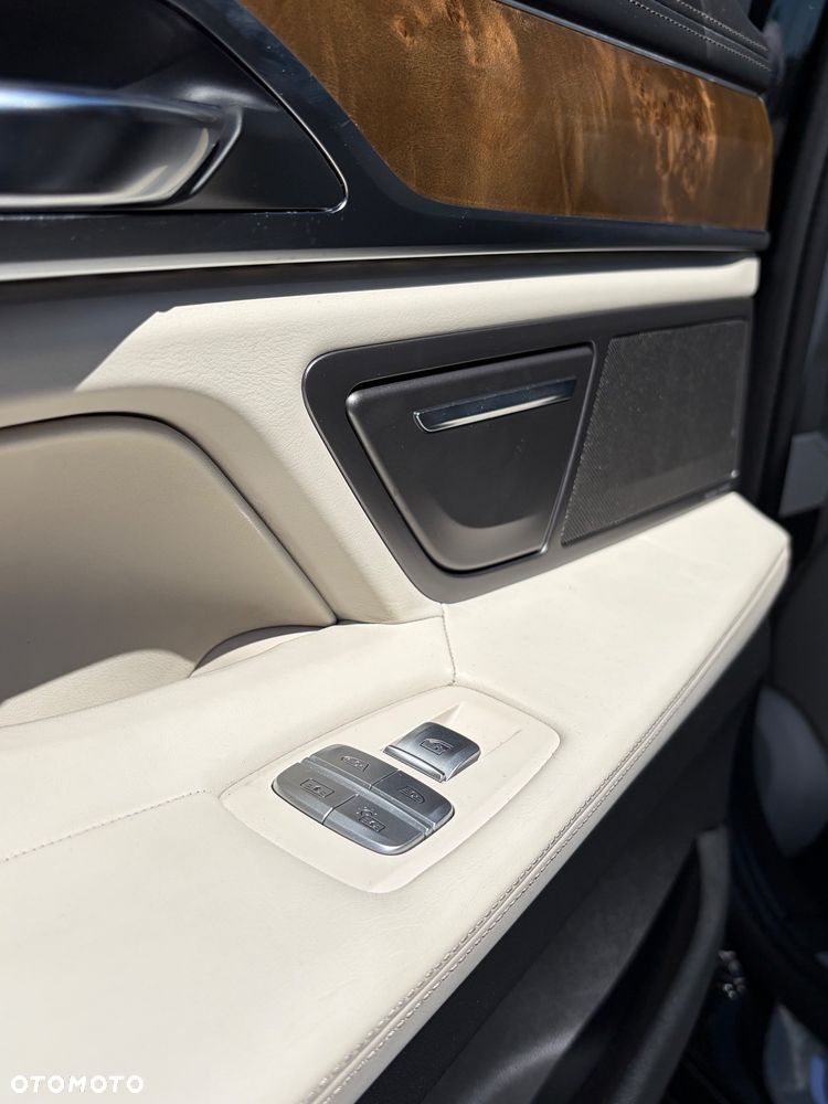 BMW Seria 7 740Li - 25