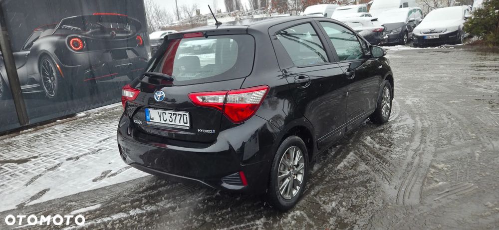 Toyota Yaris Hybrid 100 Terra - 12