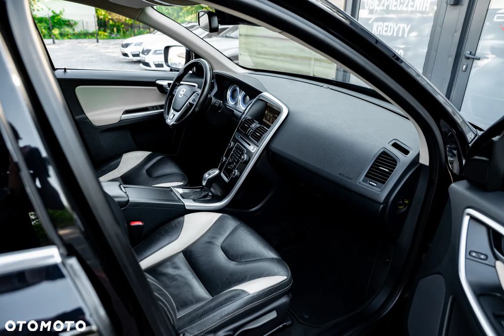 Volvo XC 60 D5 AWD RDesign - 25