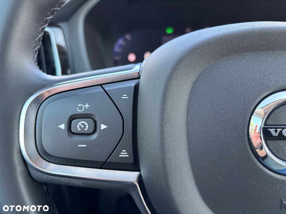 Volvo XC 60 B4 B Momentum Pro - 19