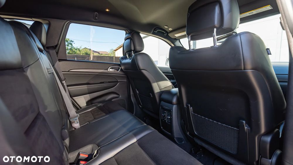 Jeep Grand Cherokee - 27