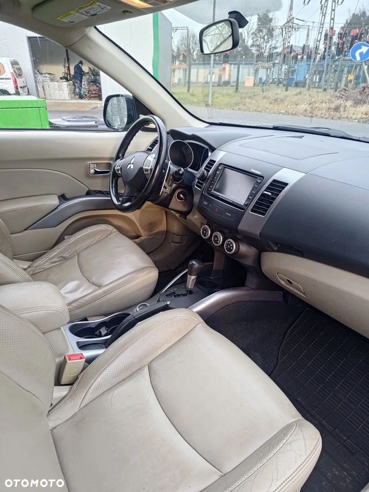 Mitsubishi Outlander 3.0 V6 XLS - 10
