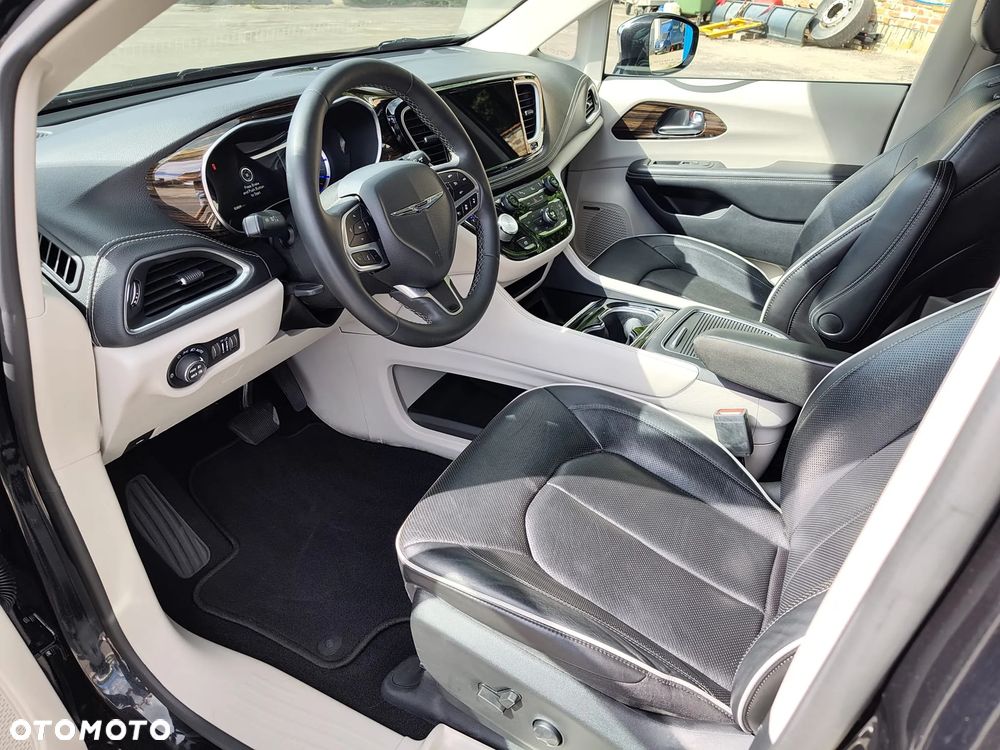 Chrysler Pacifica - 18