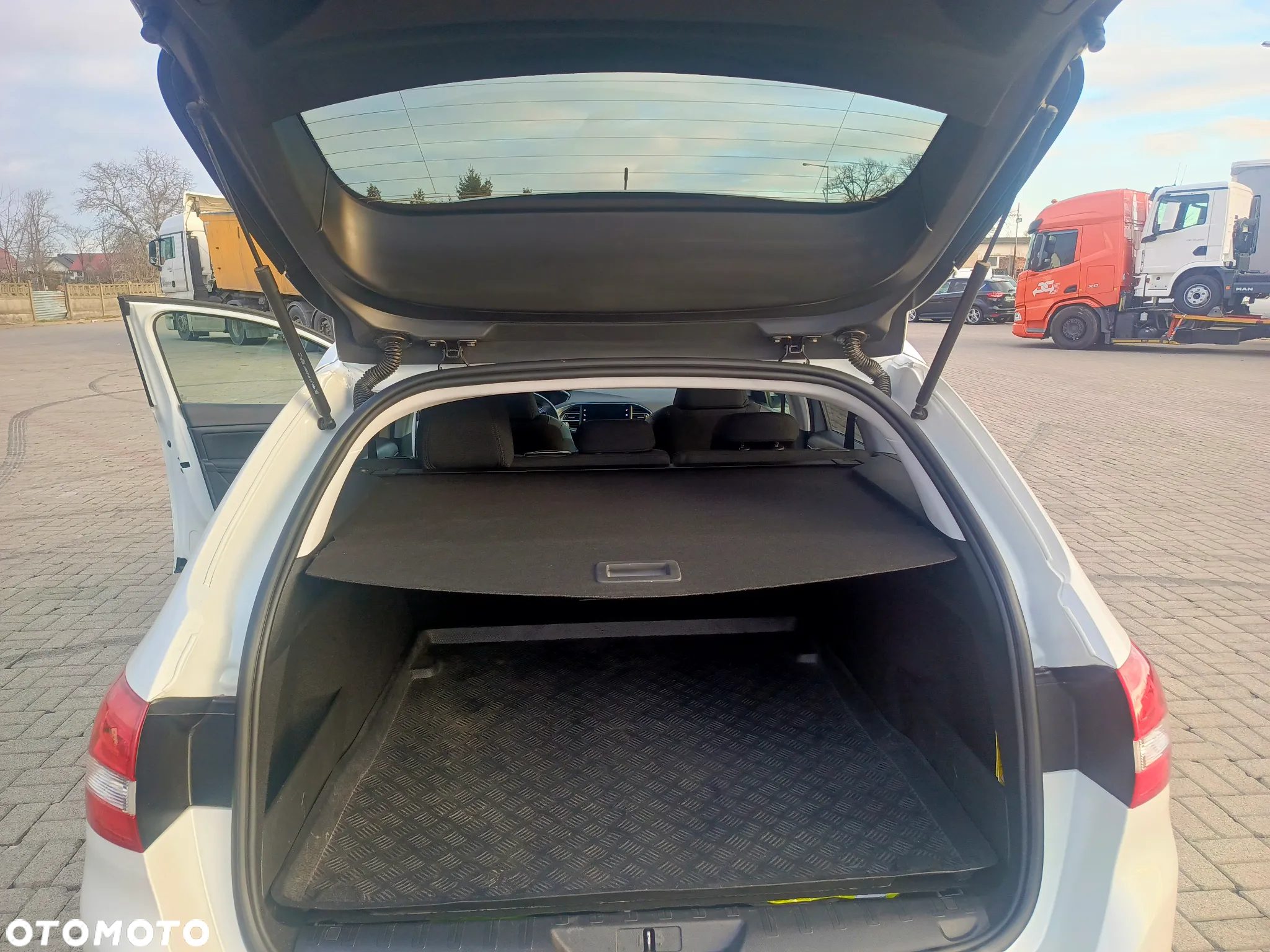 Peugeot 308 SW 1.5 BlueHDi Allure S&S EAT8 - 13