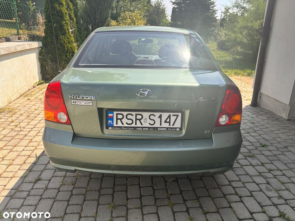 Hyundai Accent - 4