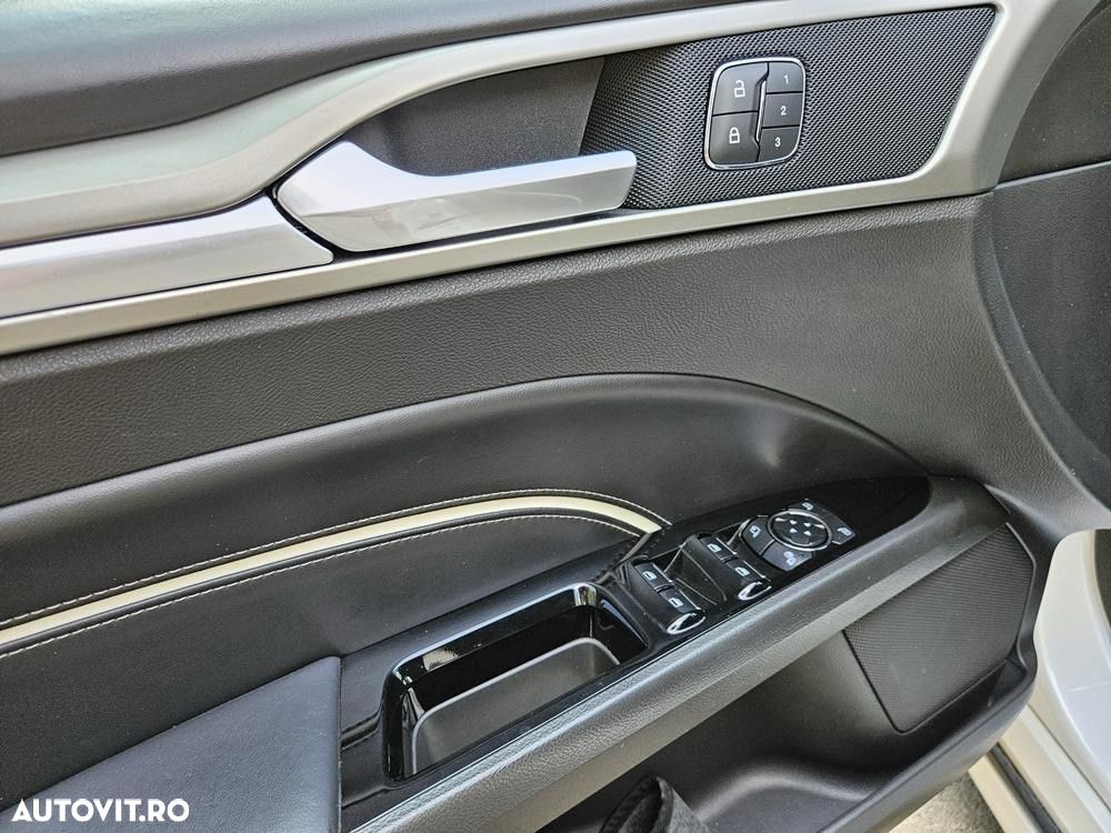 Ford Mondeo 2.0 HEV Vignale - 25