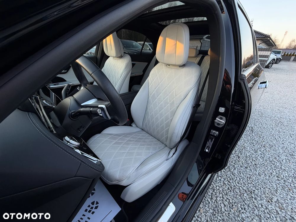 Mercedes-Benz Klasa E 400e 4Matic 9G-TRONIC - 29