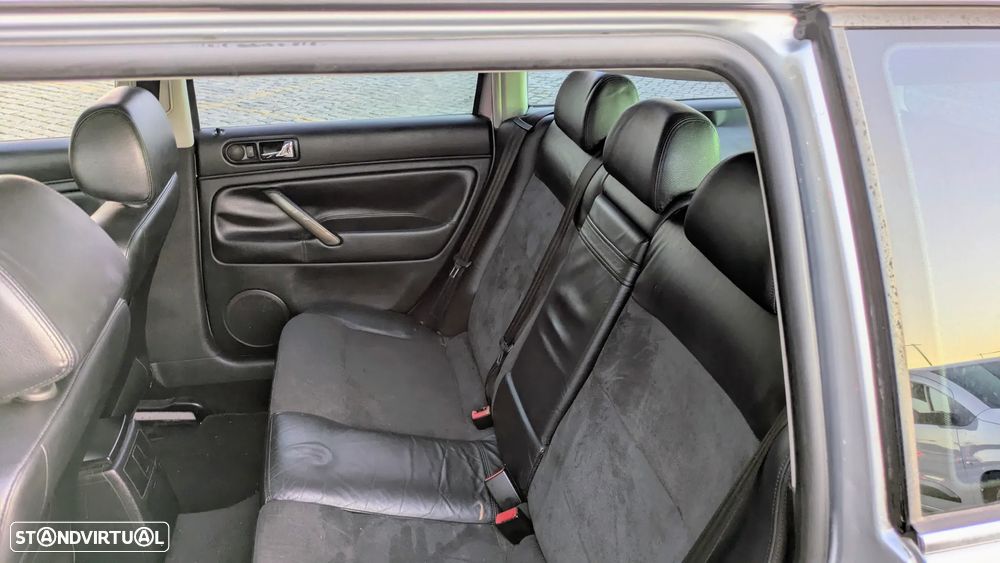 VW Passat Variant 1.9 TDi Highline Tip - 4