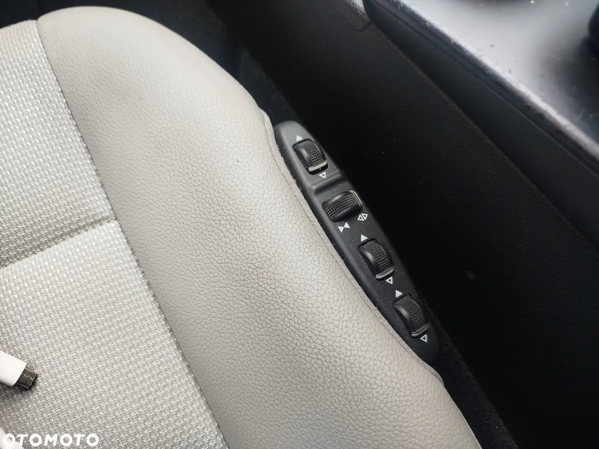Mercedes-Benz Klasa C 220 T CDI DPF Automatik Avantgarde - 25