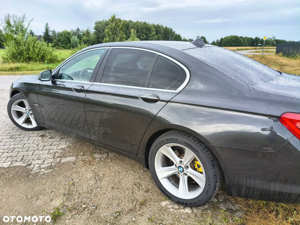 BMW Seria 7 740i - 8