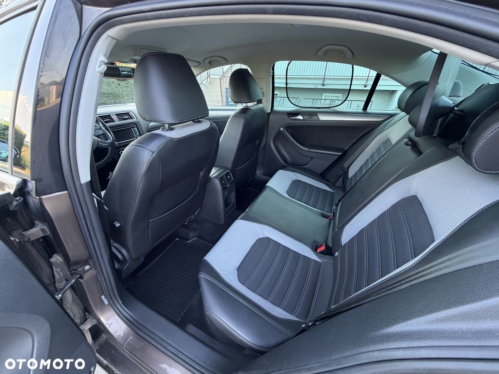 Volkswagen Jetta - 8